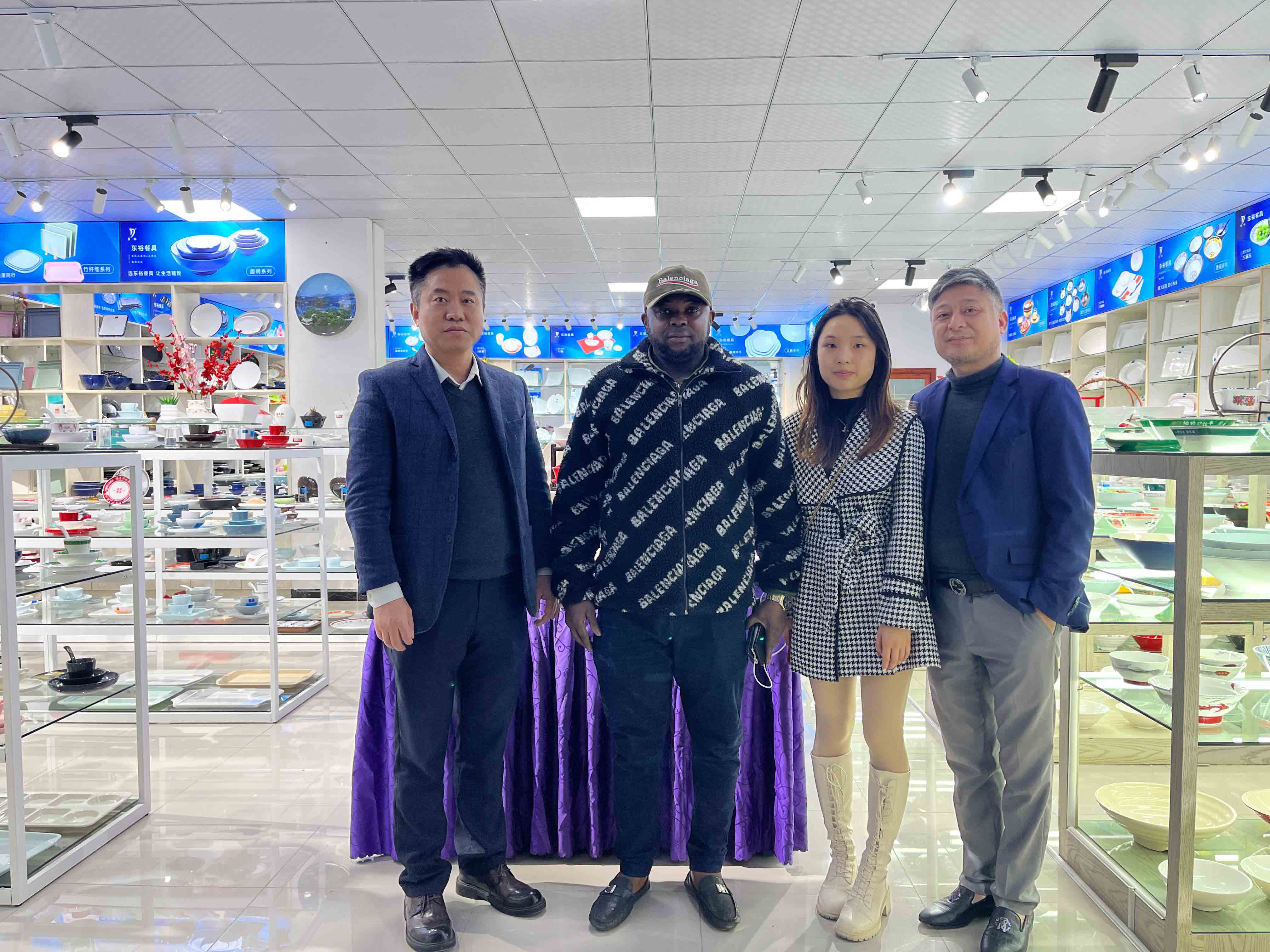 <strong>為什么外商客戶(hù)對(duì)東裕餐具有如此濃厚興趣</strong>